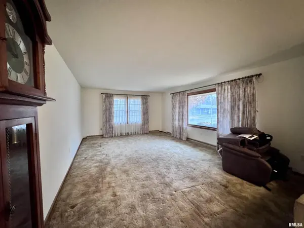 497 WALNUT ST, Bushnell, IL 61422