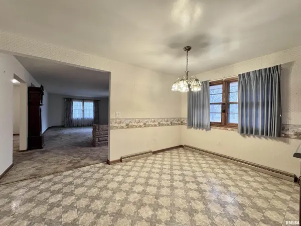 497 WALNUT ST, Bushnell, IL 61422