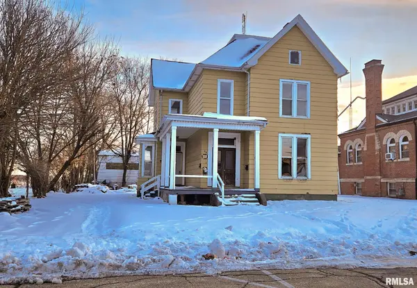 230 E CHESTNUT ST, Canton, IL 61520