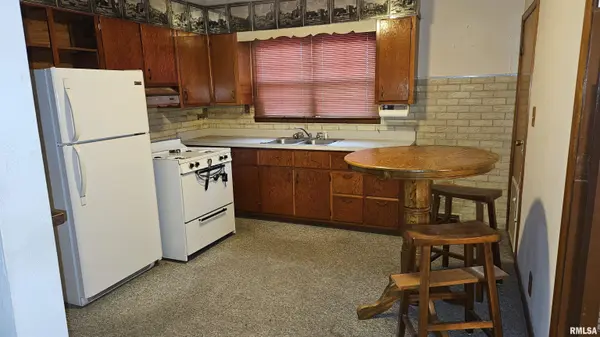 706 N 11TH ST, Canton, IL 61520