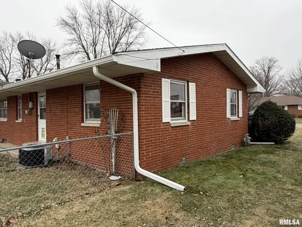 33 N 17TH AVE, Canton, IL 61520