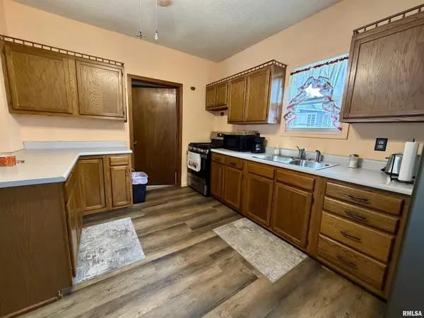 305 W LINCOLN ST, Harrisburg, IL 62946