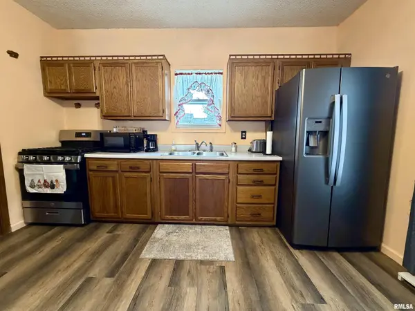 305 W LINCOLN ST, Harrisburg, IL 62946