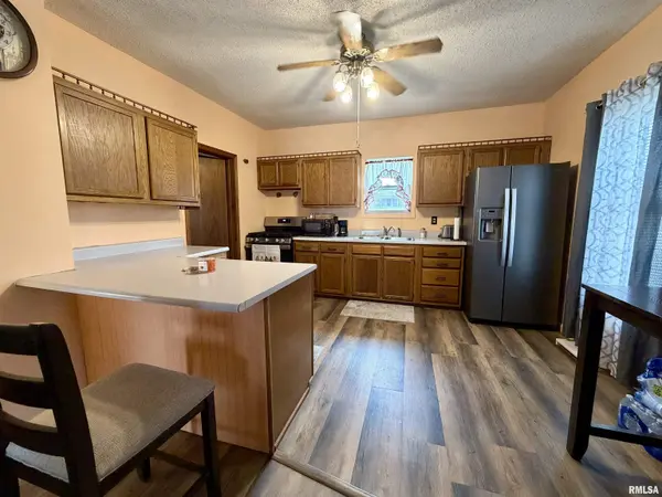 305 W LINCOLN ST, Harrisburg, IL 62946