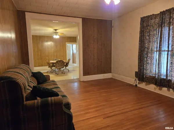 30 N ADAMS ST, Carthage, IL 62321