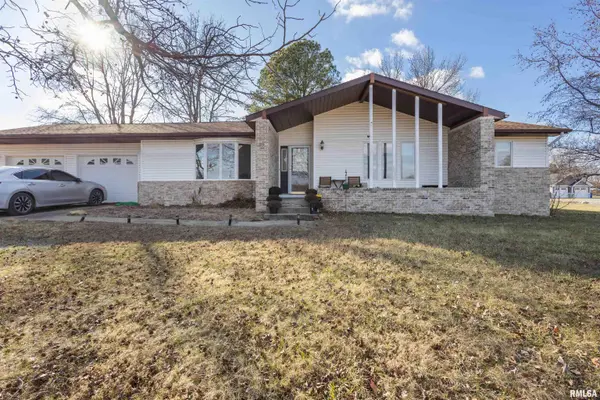 16391 Old Creal Springs RD, Marion, IL 62959