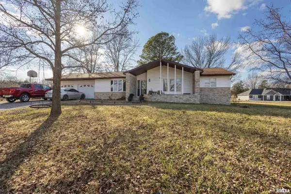 16391 Old Creal Springs RD,  Marion,  IL 62959