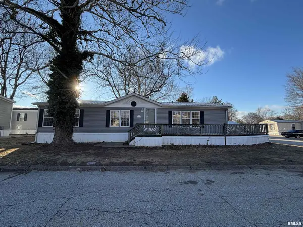 151 PINEWOOD EST, Chillicothe, IL 61523