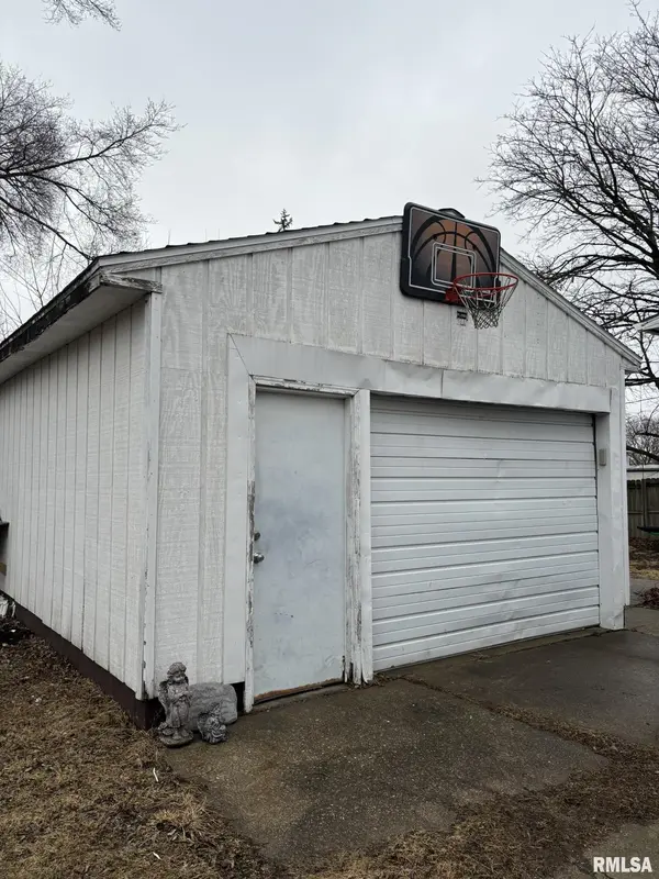 506 E ELM ST, Canton, IL 61520