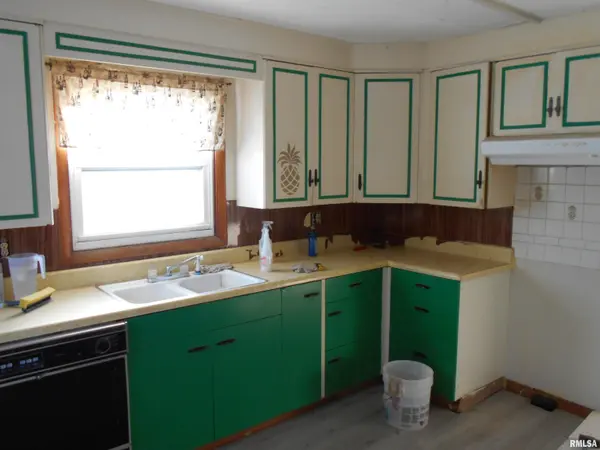 204 MAPLE ST, Augusta, IL 62311