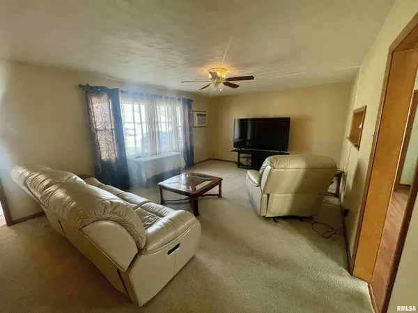 134 W Osborne ST, Bushnell, IL 61422