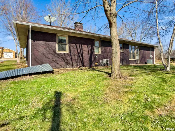 330 N SYCAMORE TER, Canton, IL 61520