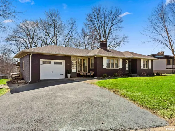 330 N SYCAMORE TER, Canton, IL 61520