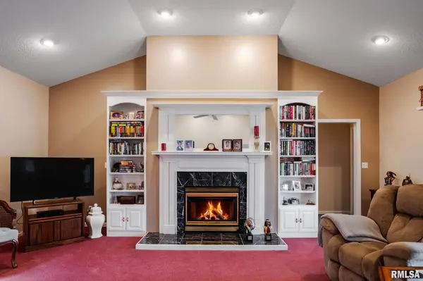 15052 EASTLAND RD, Marion, IL 62959