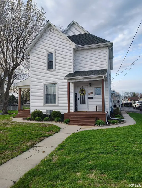 1255 E CHESTNUT ST, Canton, IL 61520