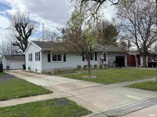 205 SHERWOOD WAY, Bloomington, IL 61701-3418