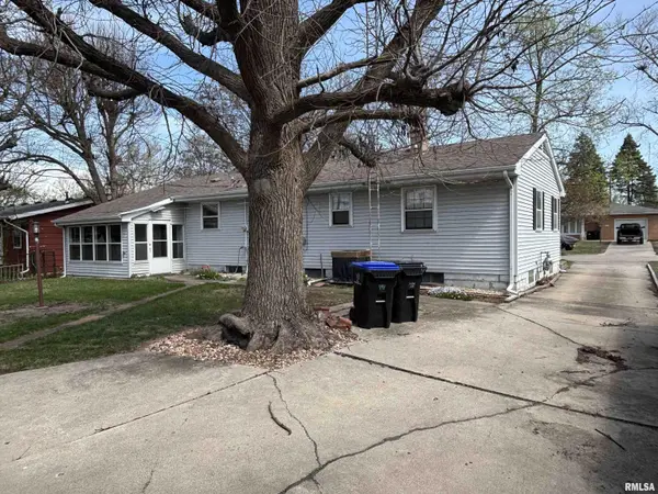 205 SHERWOOD WAY, Bloomington, IL 61701-3418