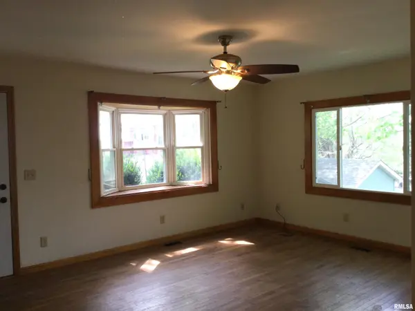 306 ELM ST, Dongola, IL 62926