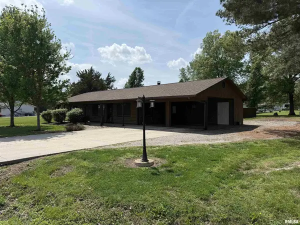 407 N 8TH ST, Elkville, IL 62932