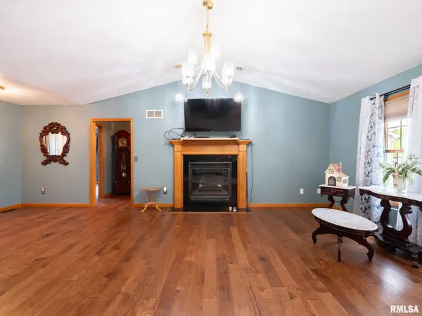 115 CASTLEMAN CT, Creve Coeur, IL 61610