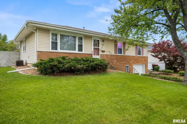 2706 W HUNTINGTON DR, Peoria, IL 61614