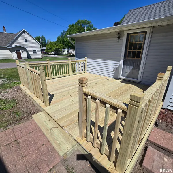 624 CHERRY ST, Hopedale, IL 61747
