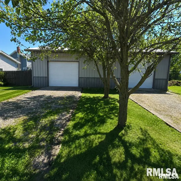 624 CHERRY ST, Hopedale, IL 61747