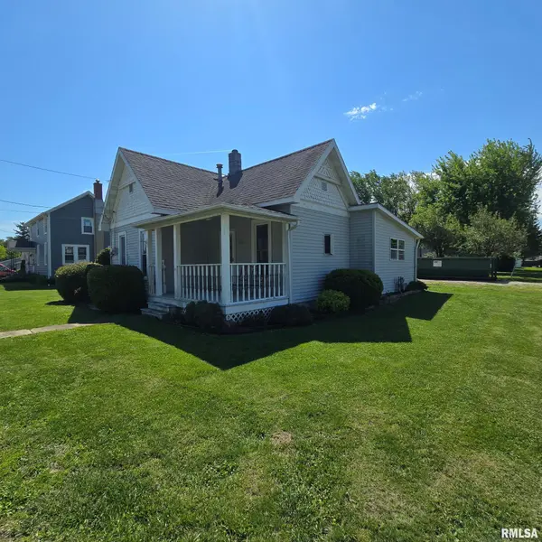 624 CHERRY ST, Hopedale, IL 61747