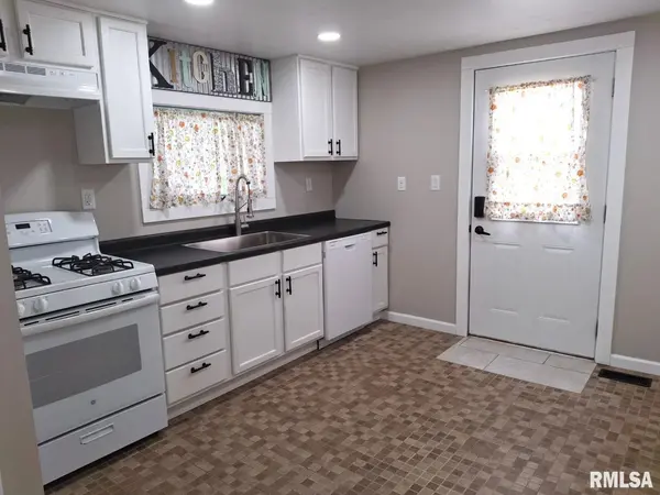 476 W MYRTLE ST, Canton, IL 61520