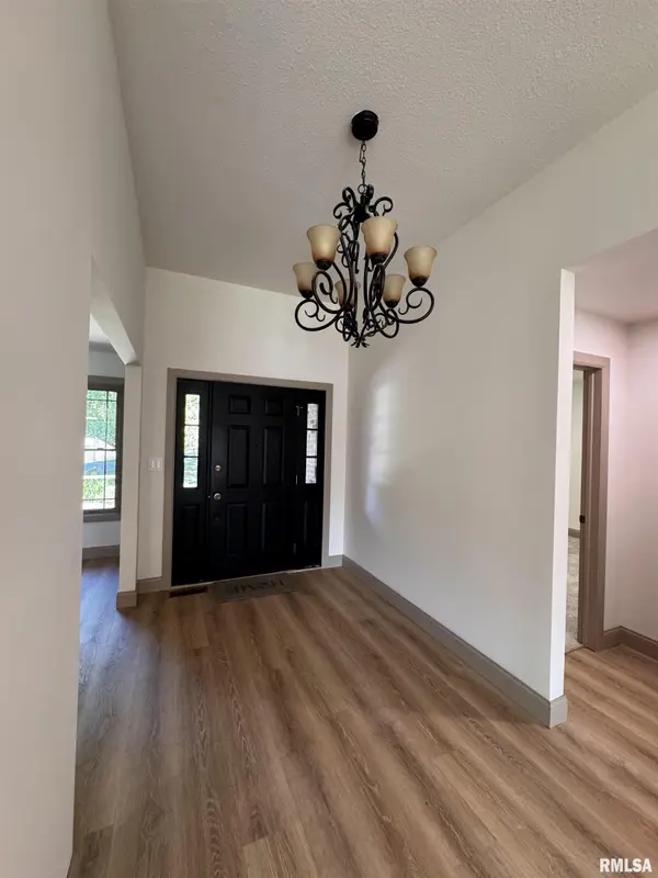 12101 N 1050th RD, Macomb, IL 61455