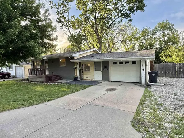 1035 E MYRTLE ST, Canton, IL 61520