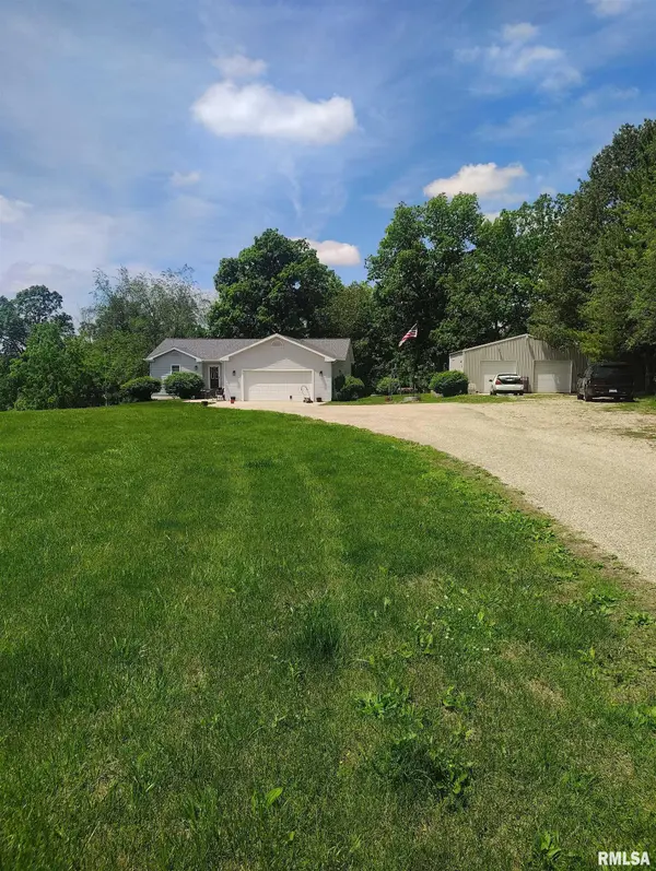 30720 N NORRIS BLACKTOP RD, Farmington, IL 61531