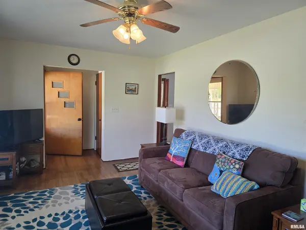 110 & 120 E VALLEY VIEW DR, Banner, IL 61520