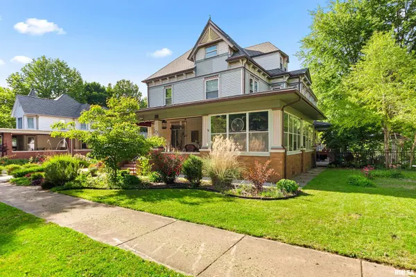 207 W 3RD ST, Delavan, IL 61734