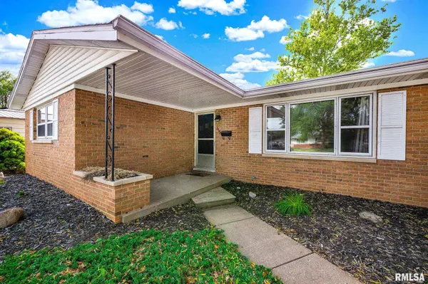 115 S SWEETBRIAR DR, Chillicothe, IL 61523