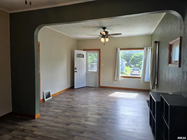 726 N 7TH AVE, Canton, IL 61520