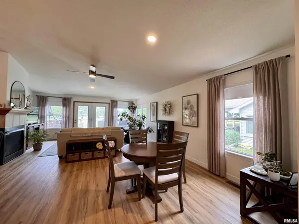 1123 HAWTHORN RDG, Macomb, IL 61455