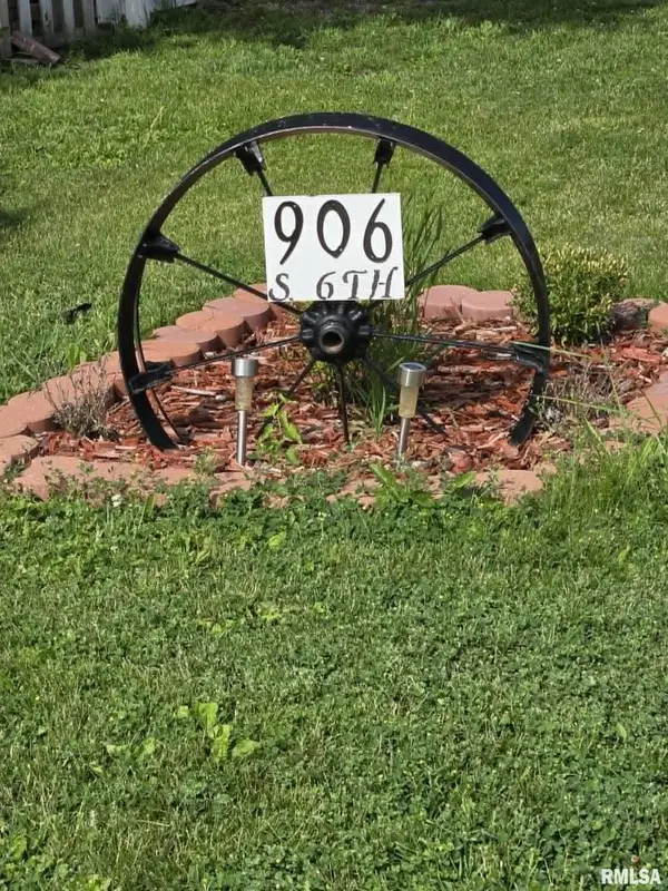906 S 6TH AVE, Canton, IL 61520