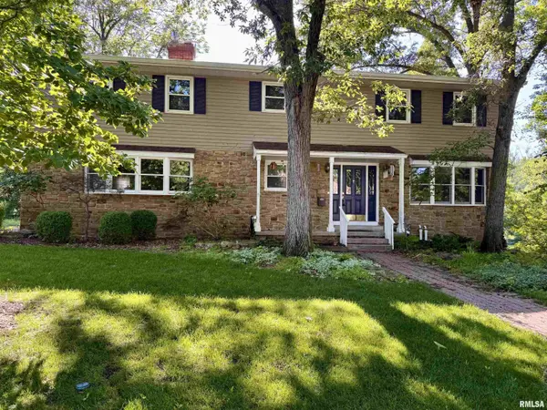 19 HICKORY BOW, Macomb, IL 61455