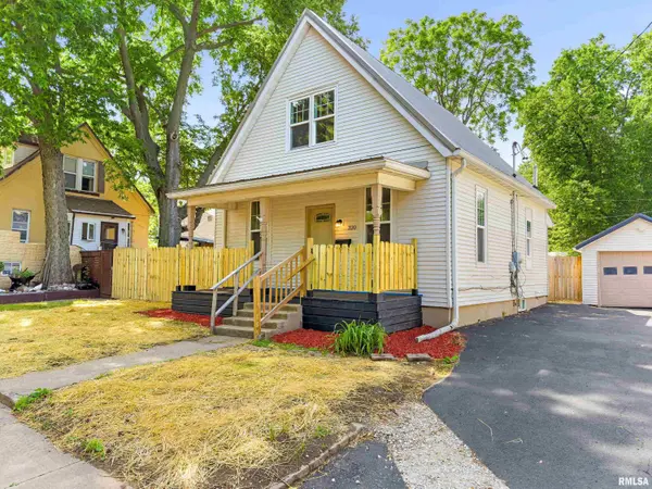 320 WALNUT ST, Pekin, IL 61554