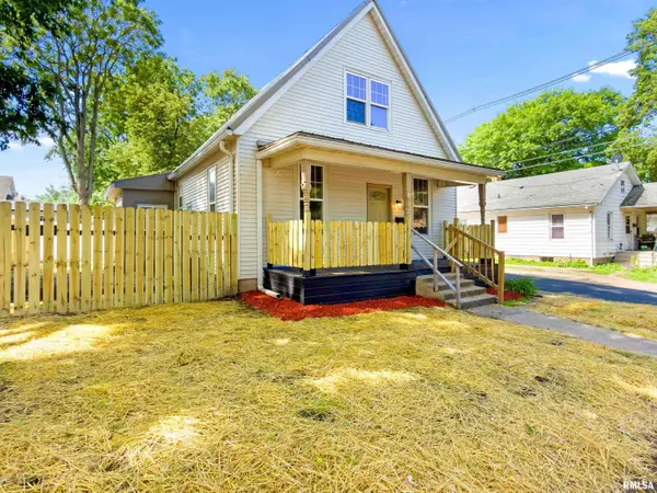 320 WALNUT ST, Pekin, IL 61554