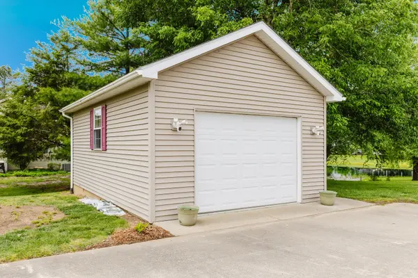 15136 EASTLAND RD, Marion, IL 62959