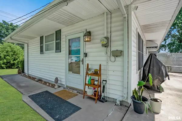 1004 GRAND AVE, Johnston City, IL 62951