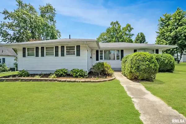 1004 GRAND AVE, Johnston City, IL 62951