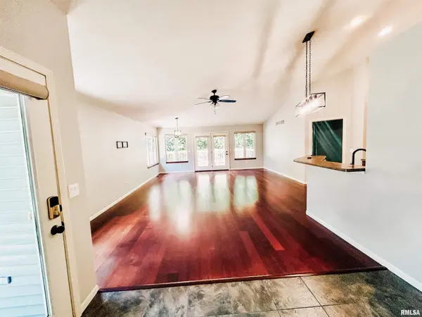 1105 BAYBERRY LN, Macomb, IL 61455