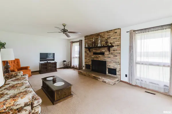 9853 E Illinois Highway 148, Bonnie, IL 62816