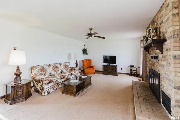 9853 E Illinois Highway 148, Bonnie, IL 62816