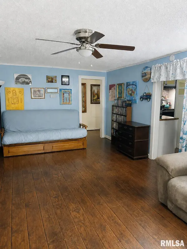 632 E Searing ST, Carbondale, IL 62901-1809