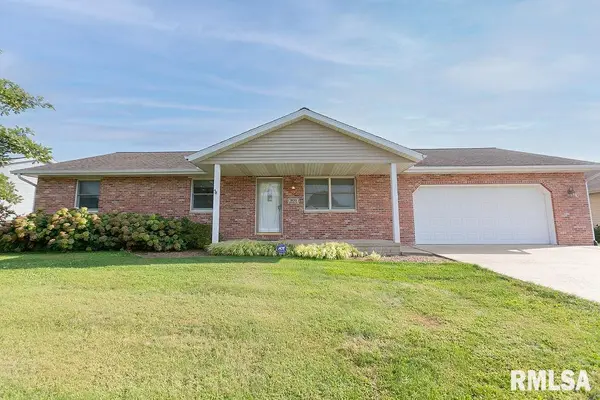 900 DENNIS DR, Eureka, IL 61530