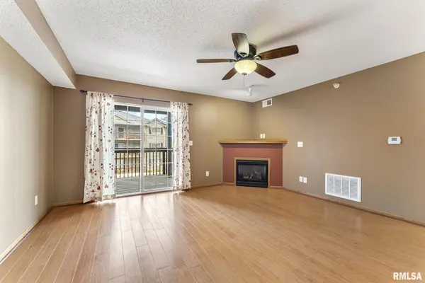 3215 S 16TH AVE #201, Eldridge, IA 52748